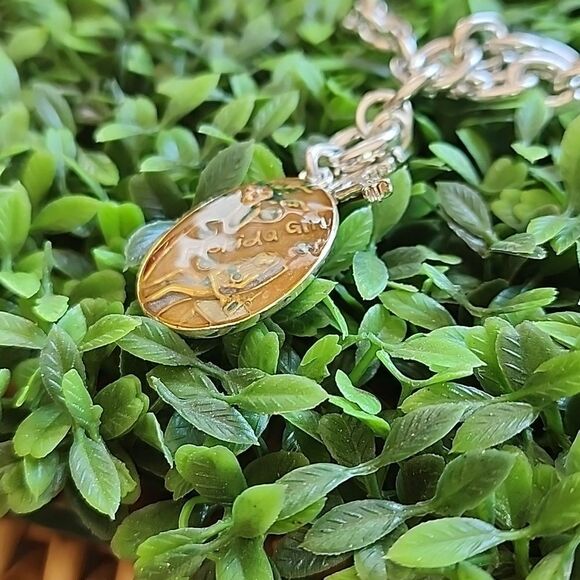 Florida Girl Charm Bracelet With Silver Tone Chain & Toggle Close - Picture 11 of 12